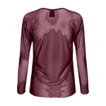 Rød bluse i gennemsigtig burgundy mesh med lange ærmer set bagfra