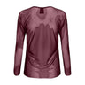 Rød bluse i gennemsigtig burgundy mesh med lange ærmer set bagfra