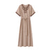Beige Vava Dress kjole i Taupe med brune broderier ved halsen og på ærmerne og bindebælte, set forfra