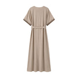 Beige midikjole Vava Dress set bagfra med brune broderier på ærmekanterne og bindebælte i taljen