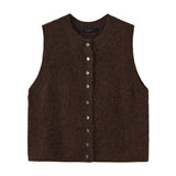 Brun strikket vest Zannap Knit i Choco Lux med rund hals og knapper foran, set forfra