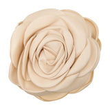 Beige håraccessories fra Pico: hårklemme med stor rose i satin, set forfra på hvid baggrund