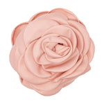 Pink hårklemme med stor satinrose i farven Nude fra Pico set forfra