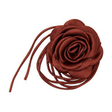 Brun satinrose med langt bindebånd i samme farve, Small Satin Rose String i Chocolate fra Pico