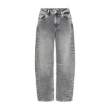 Grå barrel leg jeans fra Pulz forfra med høj talje, fem lommer og sømme ved knæene