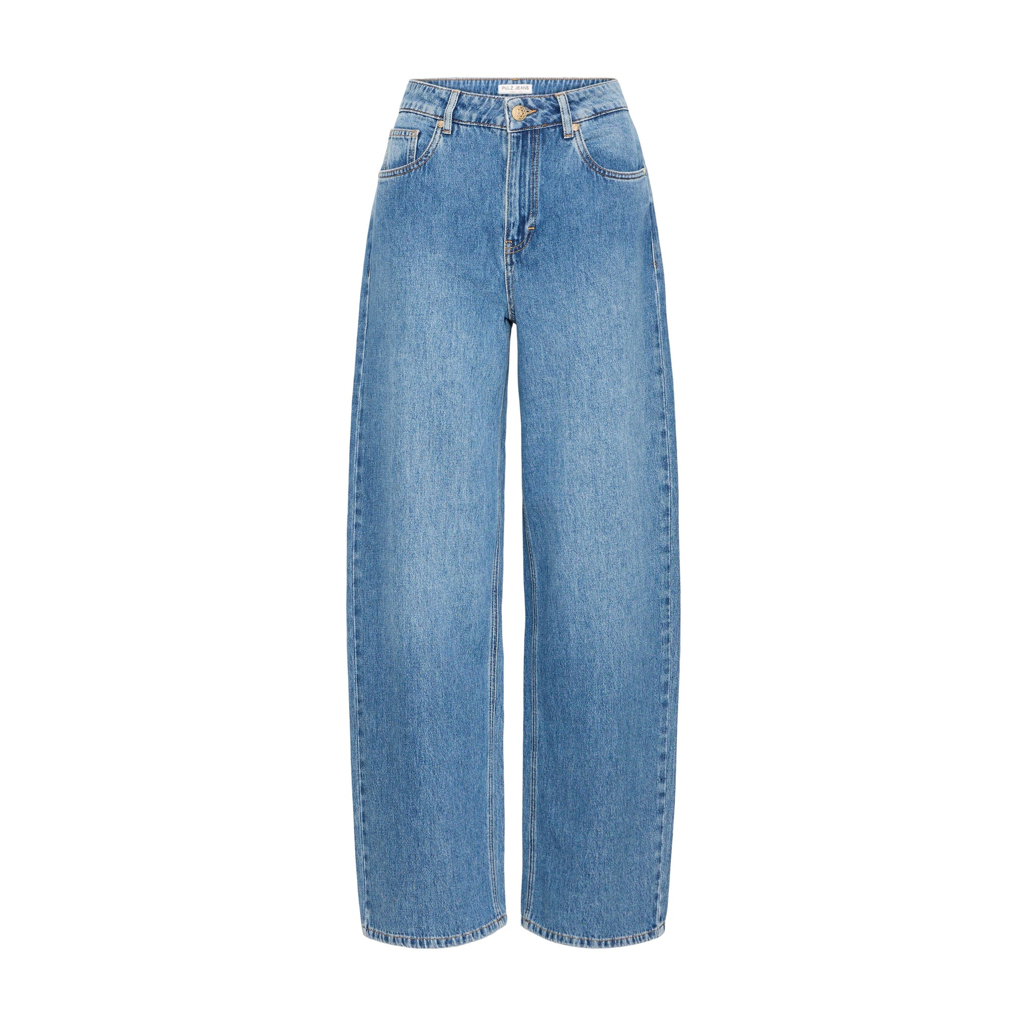Blå wide leg jeans fra Pulz i Medium Blue set forfra med knap og nitter i guldfarve