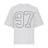 Grå t-shirt fra Pulz med tallet 97 i små sorte sten, set forfra