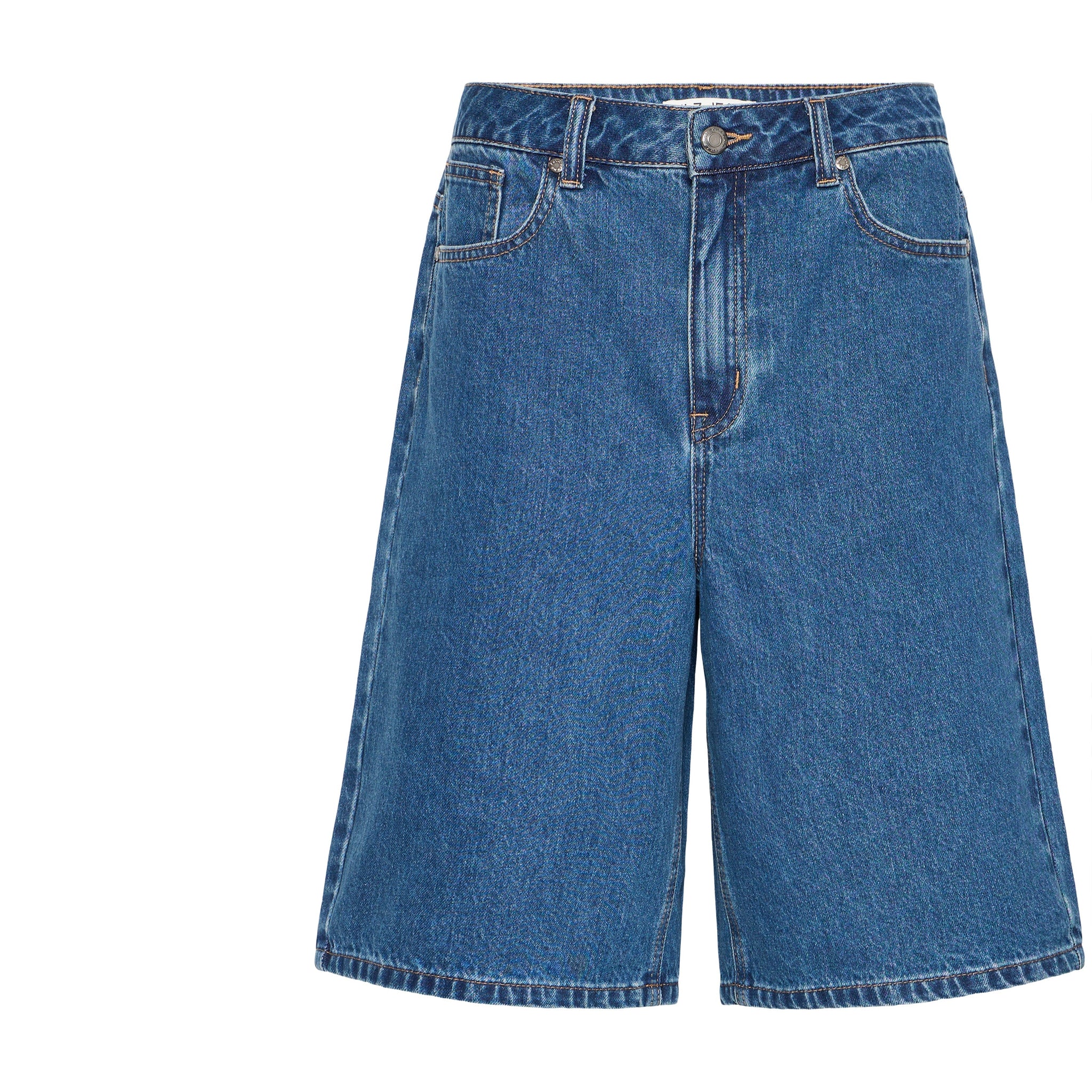 Blå Bridget shorts fra Pulz i Medium Blue Denim med vide ben, set forfra