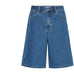Blå Bridget shorts fra Pulz i Medium Blue Denim med vide ben, set forfra
