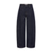 Navy barrel leg jeans fra Pulz i Unwashed Denim set forfra med buede ben og kontrastsømme