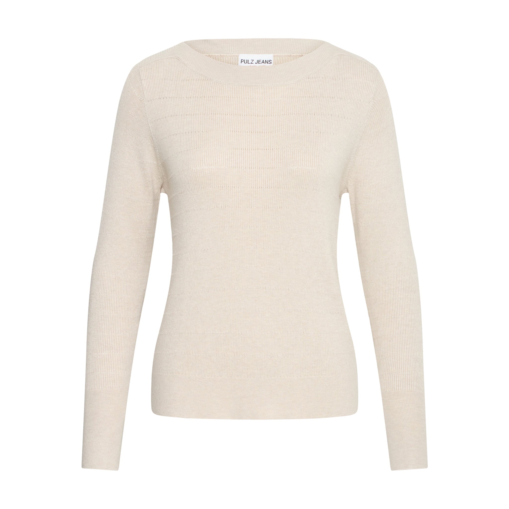 Beige Sara Boatneck pullover fra Pulz i ribstrik med bådudskæring og lange ærmer, set forfra