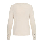 Beige Sara Boatneck pullover fra Pulz set bagfra med tre sølvfarvede knapper ved ærmekanterne