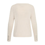 Beige Sara Boatneck pullover fra Pulz set bagfra med tre sølvfarvede knapper ved ærmekanterne