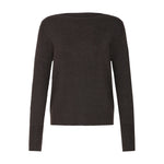 Brun pullover fra Pulz i farven Espresso med bådudskæring og lange ærmer, set forfra