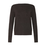 Brun pullover fra Pulz i farven Espresso med bådudskæring og lange ærmer, set forfra