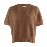 Brun kortærmet strik Dana Knit fra Six Ames med V-hals og fluffy overflade, set forfra