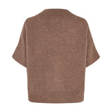Doanna Knit kortærmet strik i brun melange set bagfra på lys baggrund med ribkant ved ærmer og bund