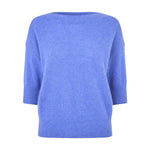Blå strik Moi Knit fra Six Ames i Coastal Blue Melange set forfra med bred halsudskæring og korte ærmer
