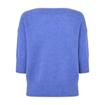 Blå strik Moi Knit i Coastal Blue Melange set bagfra med brede ribkanter ved ærmer og forneden