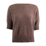Brun strik Moi Knit i Chocolate Melange fra Six Ames forfra med korte ærmer, bred halsudskæring og ribkanter