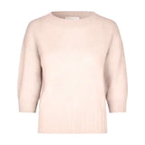 Beige strik Mona Knit fra Six Ames i Oatmeal Beige med rund hals, vide ærmer og ribkanter, set forfra