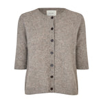 Oda Cardigan beige kortærmet strik fra Six Ames med rund hals og mørke knapper foran, set forfra