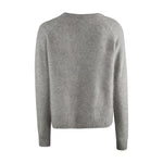 Grå strik Yolani Knit fra Six Ames bagfra med raglansømme og ribkant nederst