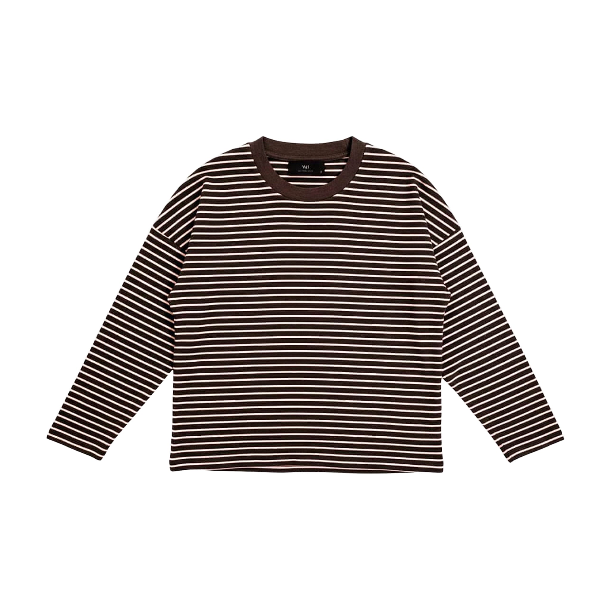 Brun og hvid stribet langærmet t-shirt fra WithBlack med rund halsudskæring, lagt fladt forfra
