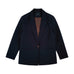 Navy blazer med nålestriber, spidse revers og brunt for i kontrastfarve, set forfra