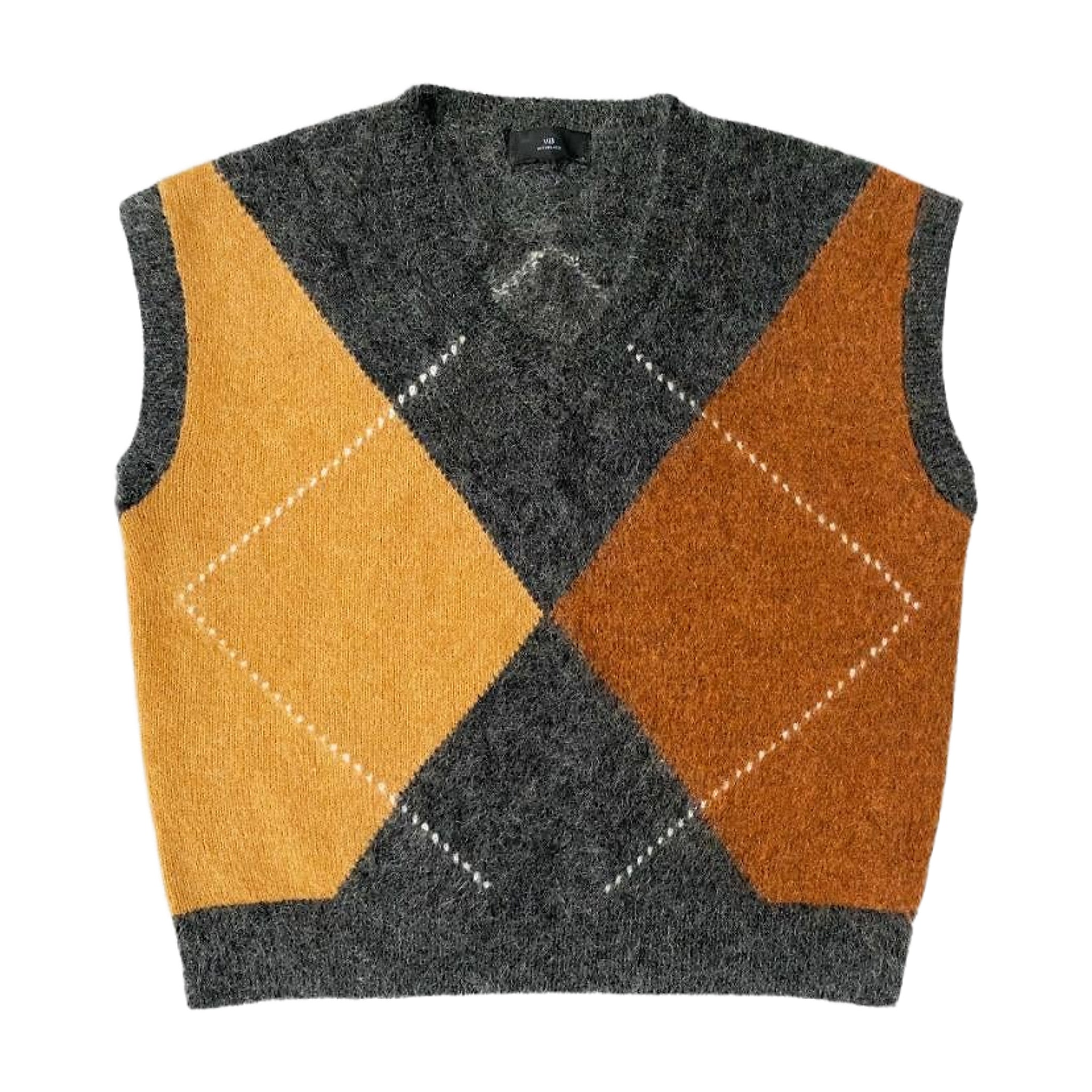 Venus Harlekin vest fra WithBlack i beige, brun og mørkegrå med harlekin-mønster og V-udskæring, set forfra