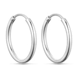 Classic Hoops øreringe i sølv på 20 mm fra Wolff Jewelry, et par glatte creoler set forfra