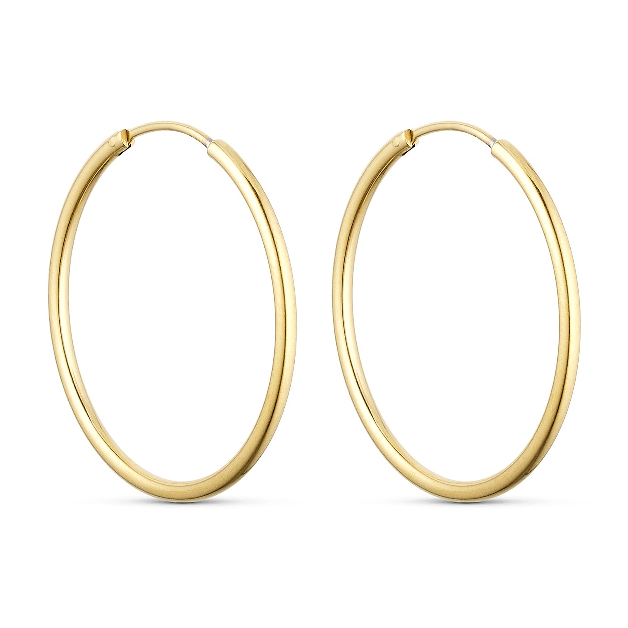 Guldfarvede øreringe Classic Hoops 30 mm fra Wolff Jewelry, tynde runde hoops set forfra på lys baggrund