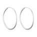 Et par sølvfarvede Classic Hoops øreringe på 30 mm med tynd, blank ring, set forfra på lys baggrund