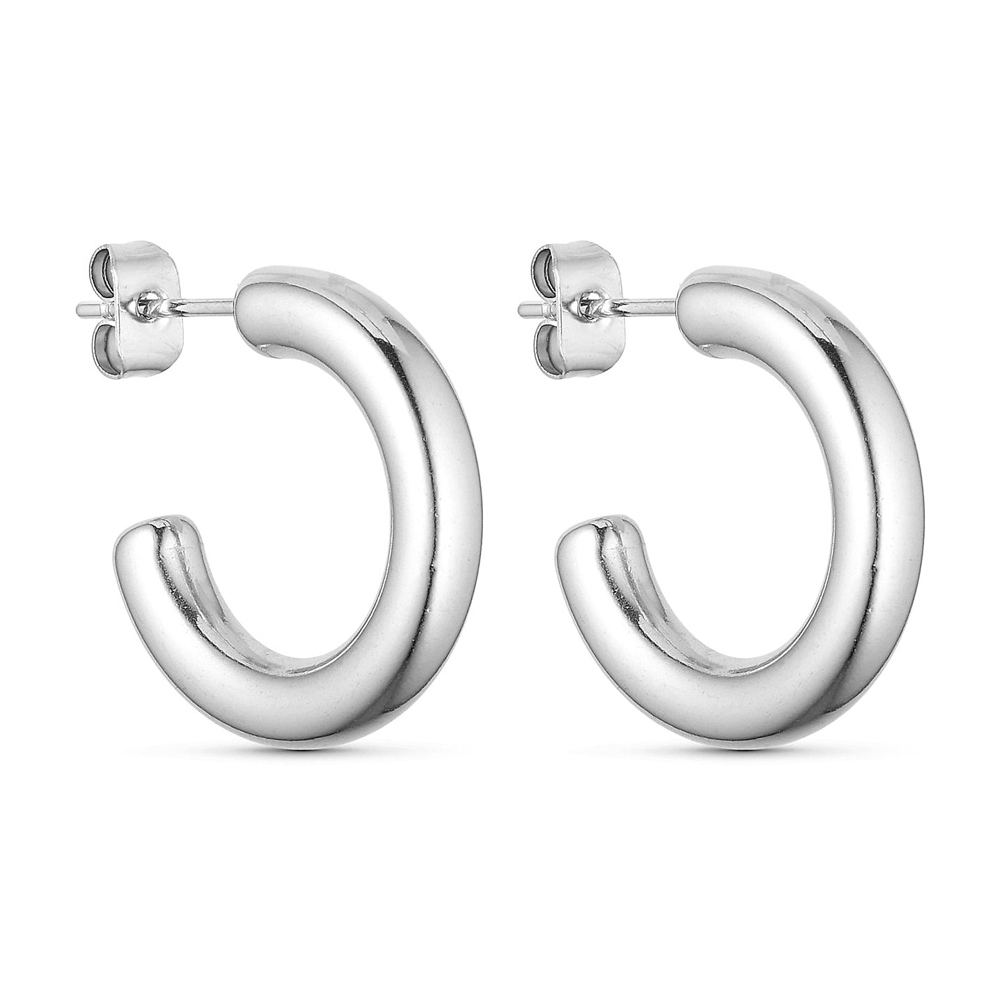 Emmi Hoops øreringe i sølv fra Wolff Jewelry, 20 mm chunky hoops med stift og lås, set fra siden på hvid baggrund