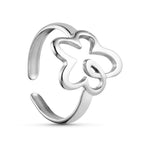 Sølvfarvet Floral Ring fra Wolff Jewelry med åbent blomstermotiv set skråt på hvid baggrund