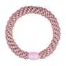 Pink hårelastik i Old Rose fra Wolff Jewelry, flettet med lyserød perle, set ovenfra