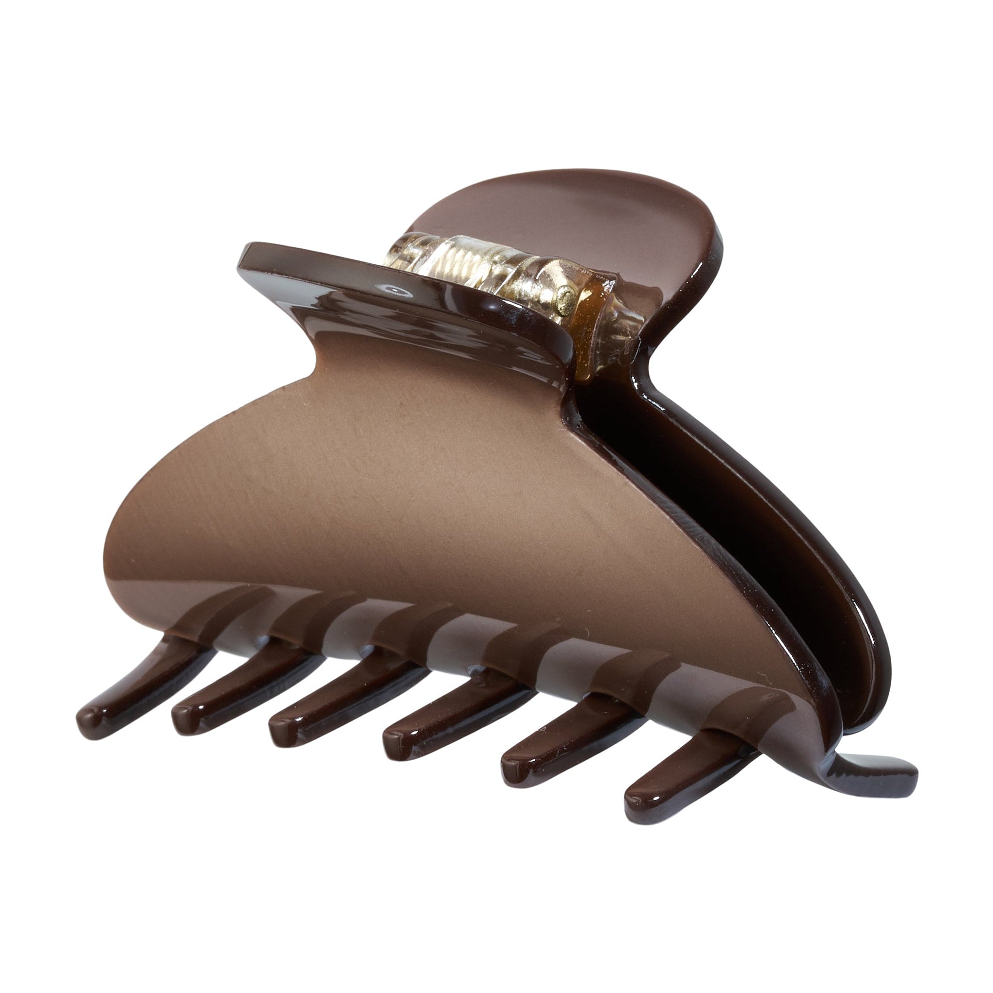 Brun hårklemme i acetat fra Wolff Jewelry i farven Chocolate, set skråt fra siden med tænderne synlige