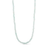 Jalle Pearl Necklace i Mint – grøn halskæde med runde naturperler, set forfra på hvid baggrund