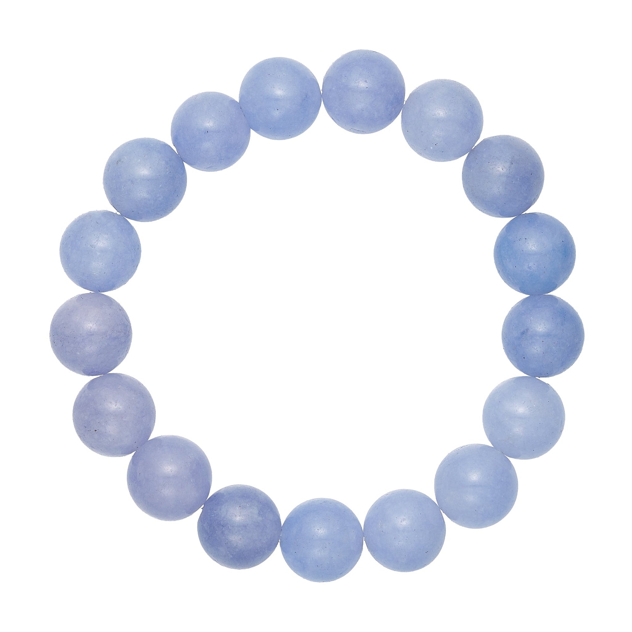 Blåt armbånd i Ice Blue fra Wolff Jewelry med runde perler af natursten, set ovenfra på lys baggrund