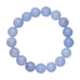 Blåt armbånd i Ice Blue fra Wolff Jewelry med runde perler af natursten, set ovenfra på lys baggrund
