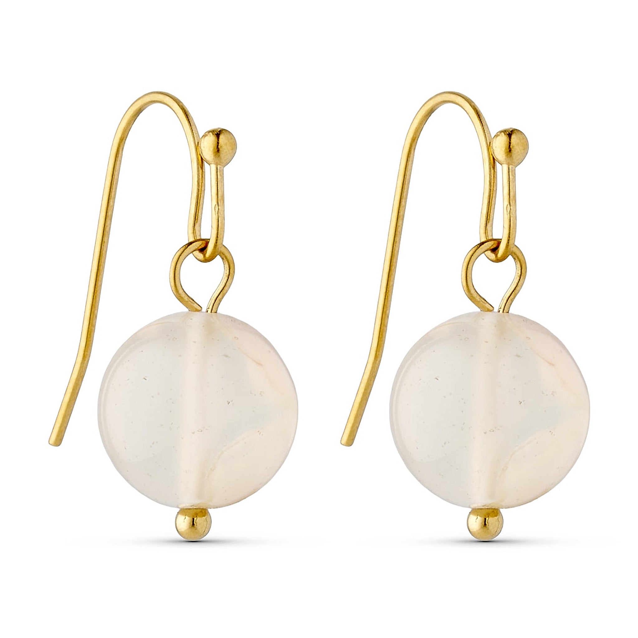 Pink øreringe Jusi Pearl Earring i Light Rose med rund lyserød perle på guldfarvet ørekrog, set forfra