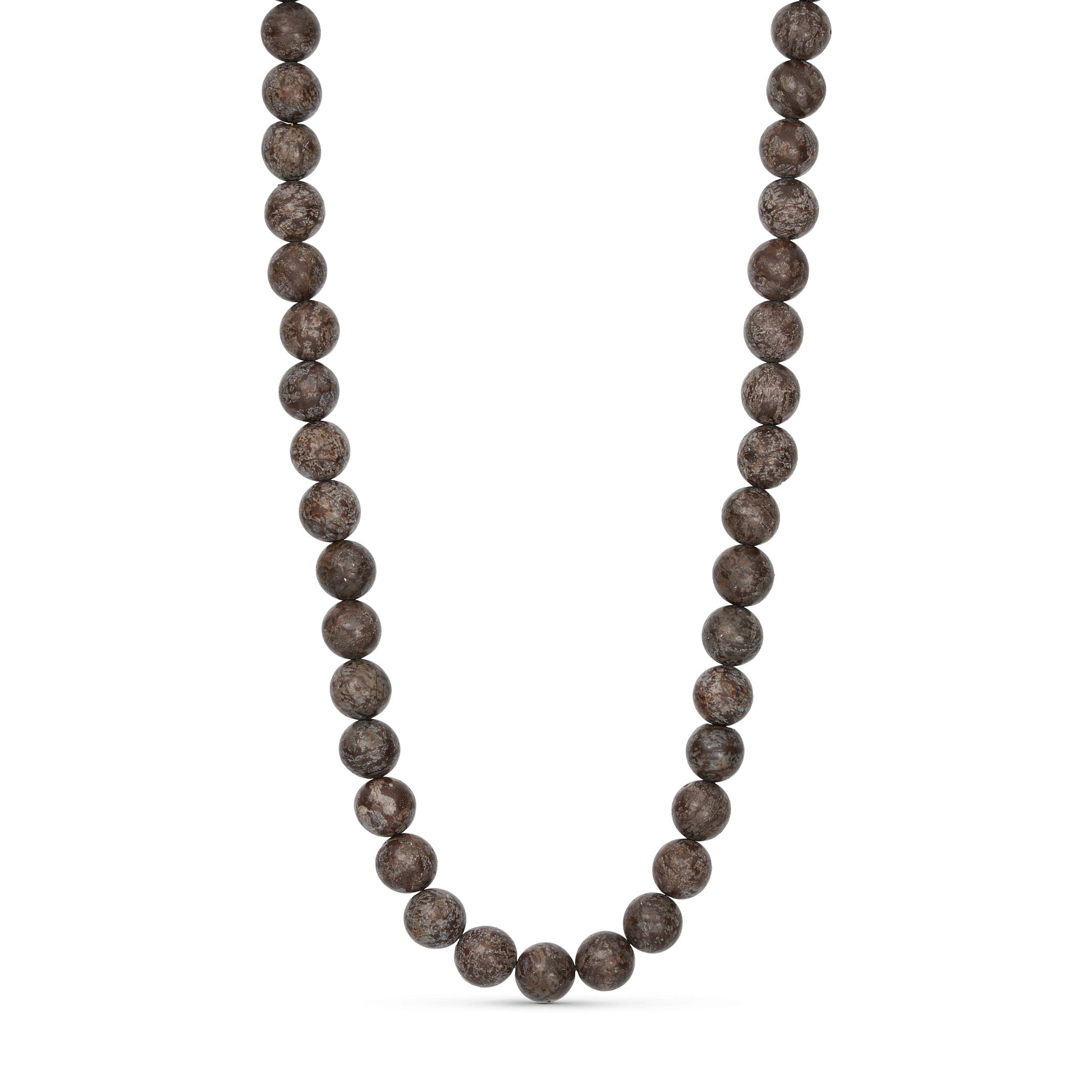 Brun halskæde med runde perler af natursten med lyse pletter, Jusi Pearl Necklace fra Wolff Jewelry forfra
