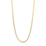 Lang, flad halskæde i guld, Kleo 3 mm fra Wolff Jewelry, set forfra på lys baggrund