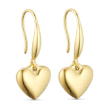 Guld øreringe med krog og hængende puffet hjerte fra Wolff Jewelry set forfra på hvid baggrund