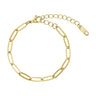 Armbånd i guld fra Wolff Jewelry med aflange kædeled, karabinlås og forlængerkæde på lys baggrund