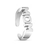 Sølvfarvet MOM ring fra Wolff Jewelry med åbent design og blanke bogstaver, set fra siden