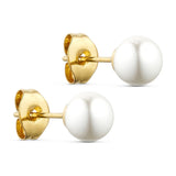 Pretty Pearl Earring i guld fra Wolff Jewelry med rund hvid perle og lås bagpå, set fra siden