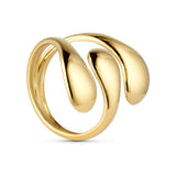 Guldfarvet Bomby Giant-ring fra Wolff Jewelry med åbent design og to blanke, dråbeformede ender set på skrå