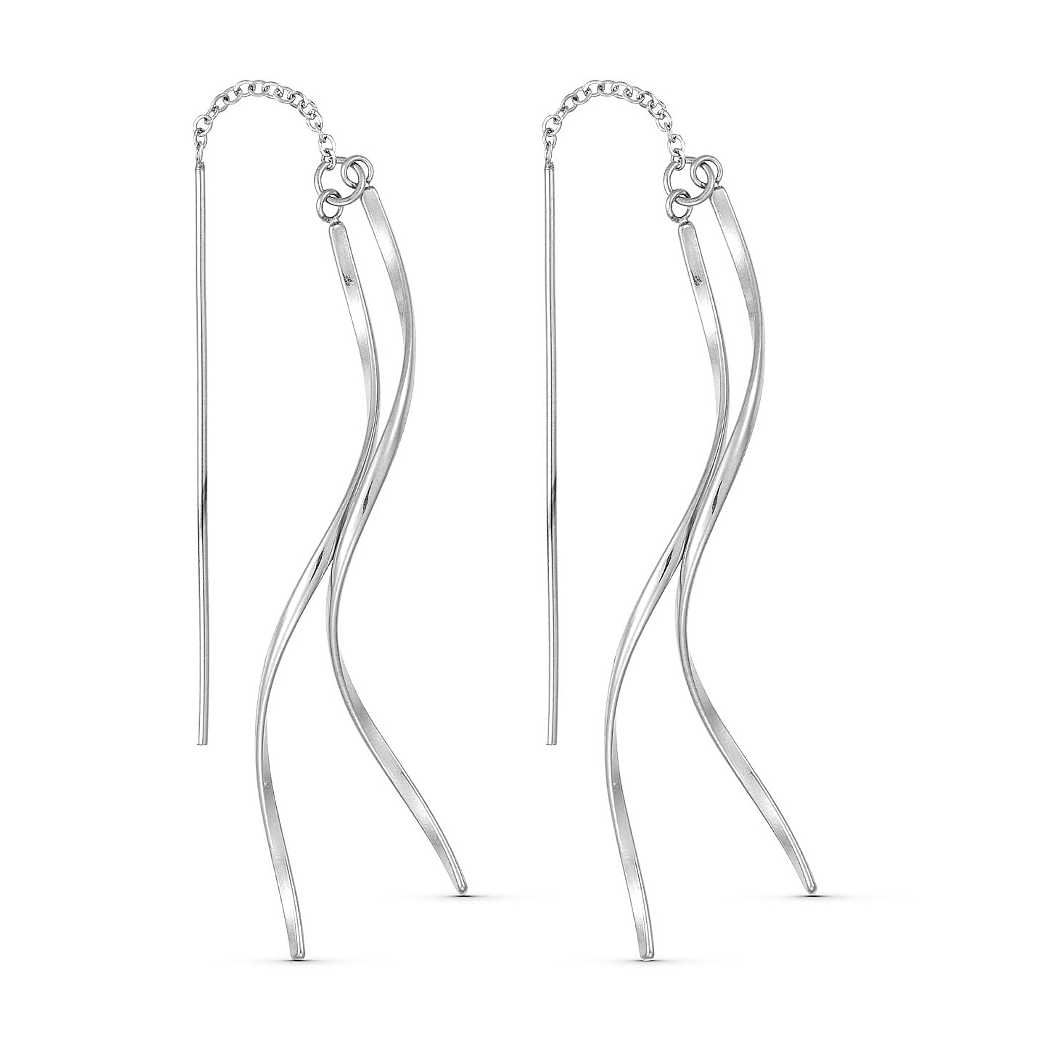 Sølvfarvede Waves øreringe fra Wolff Jewelry med fin kæde, lige stav og to bølgede stave på hvid baggrund