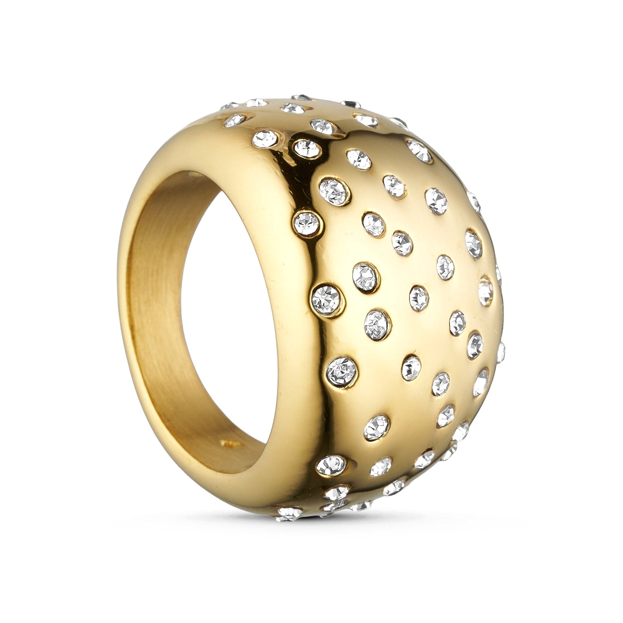 Ziko Big Ring i guld fra Wolff Jewelry, bred buet ring med små klare sten, set fra siden på hvid baggrund